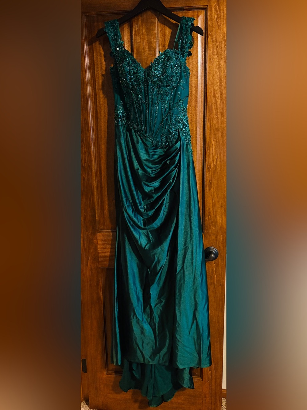 Elegant Emerald Green Satin Formal Dress